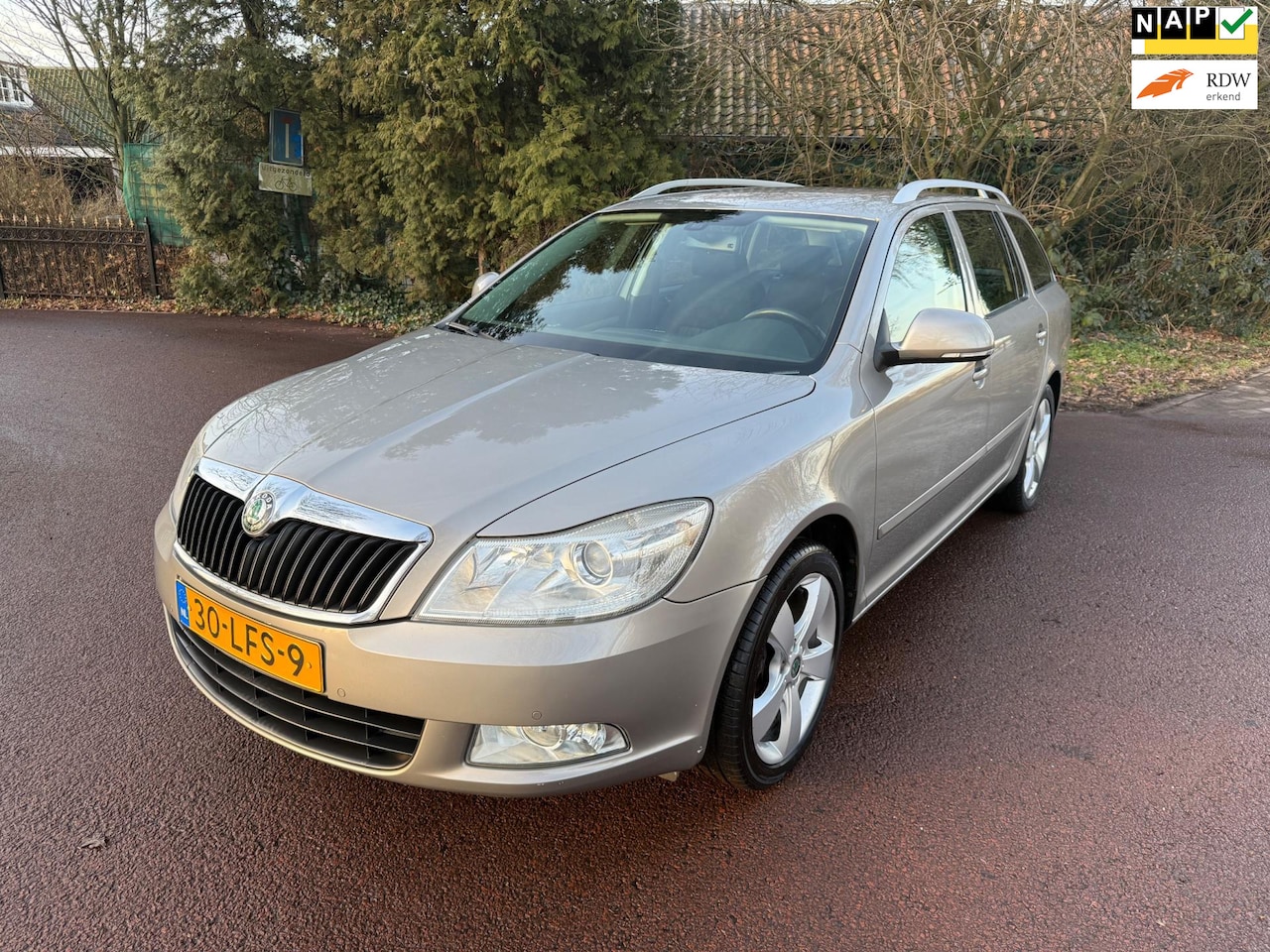 Skoda Octavia Combi - 1.8 TSI Elegance / Airco / NAP / PDC / Aux / Apk / Trekhaak / - AutoWereld.nl