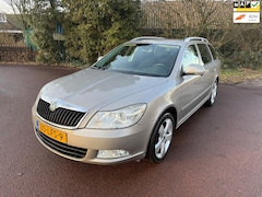 Skoda Octavia Combi - 1.8 TSI Elegance / Airco / NAP / PDC / Aux / Apk / Trekhaak /