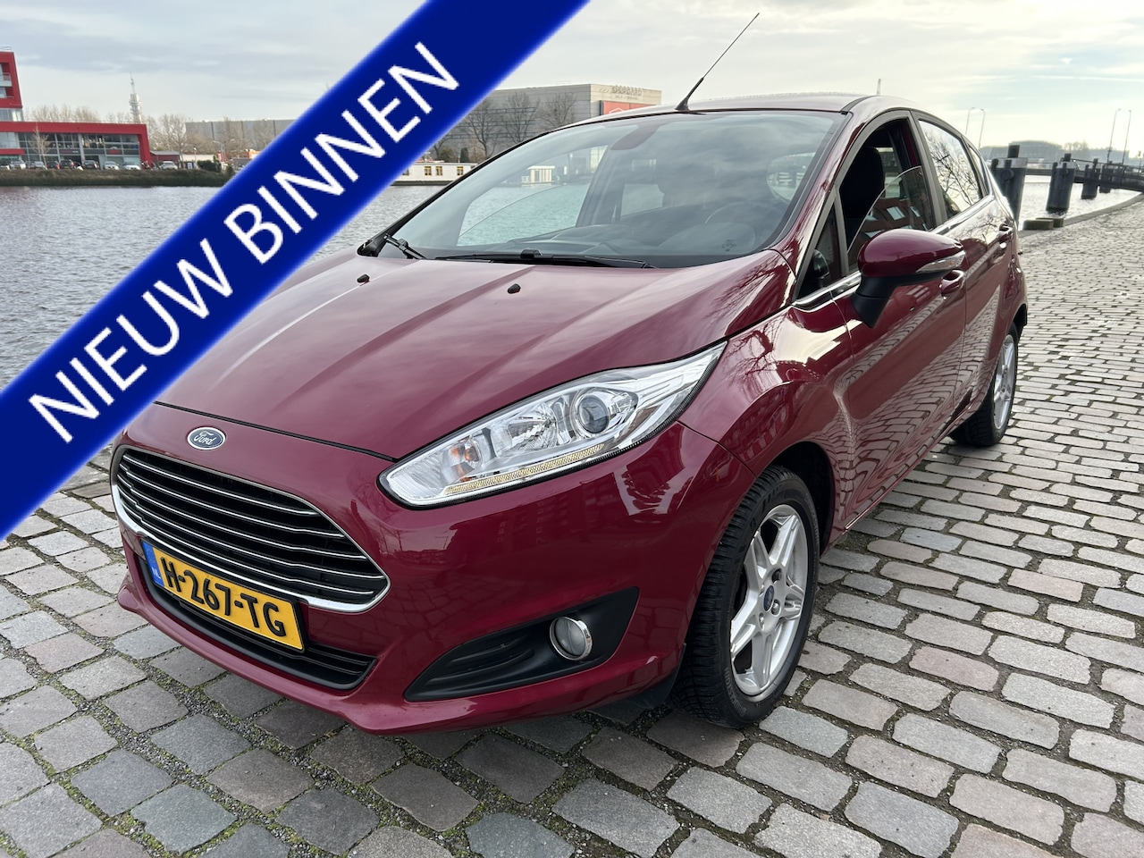 Ford Fiesta - 1.0 EcoBoost Vignale navi/camera airco/ecc keurige auto - AutoWereld.nl