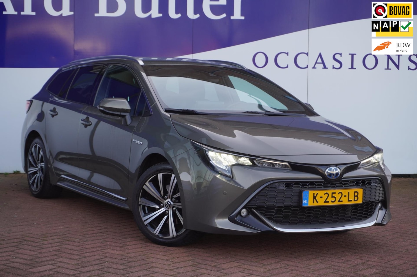 Toyota Corolla Touring Sports - 2.0 Hybrid Business Plus 184PK / Volleder / 1EIG / Stoel-verw. / ORIG-NL / = DEALER ONDERH - AutoWereld.nl
