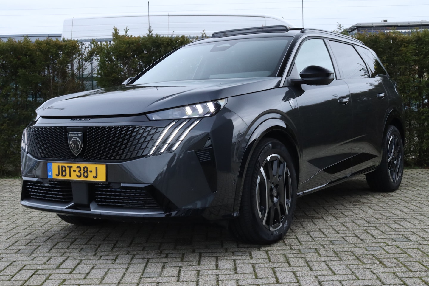 Peugeot e-5008 - GT Avantage 73 kWh | Adapt. Cruise | Alcantara | Schuifdak | Massage | 7-Pers | 360 Camera - AutoWereld.nl