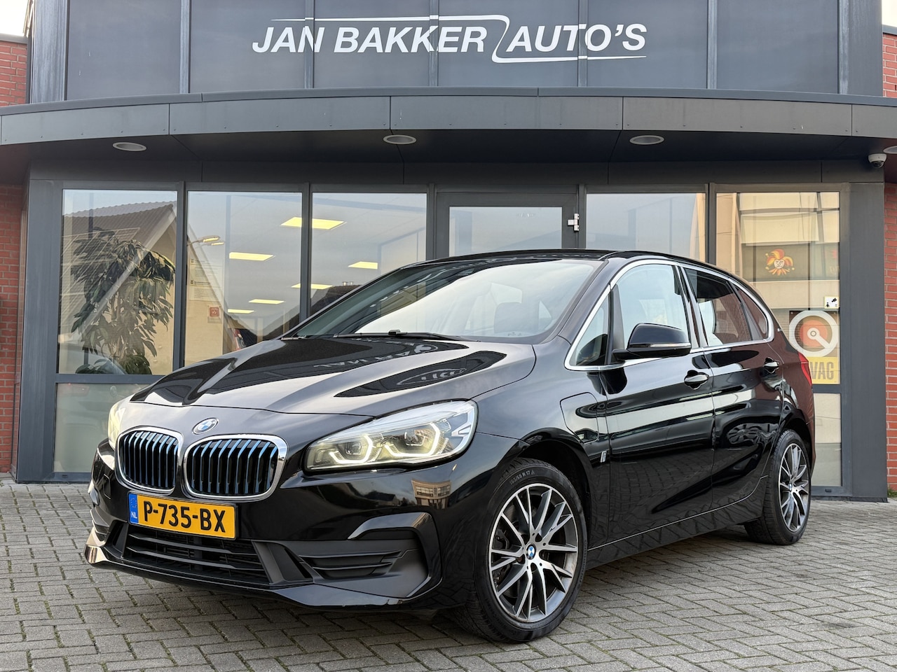 BMW 2-serie Active Tourer - 225xe iPerformance Executive Trekhaak ✅ Clima ✅ Navigatie ✅ - AutoWereld.nl