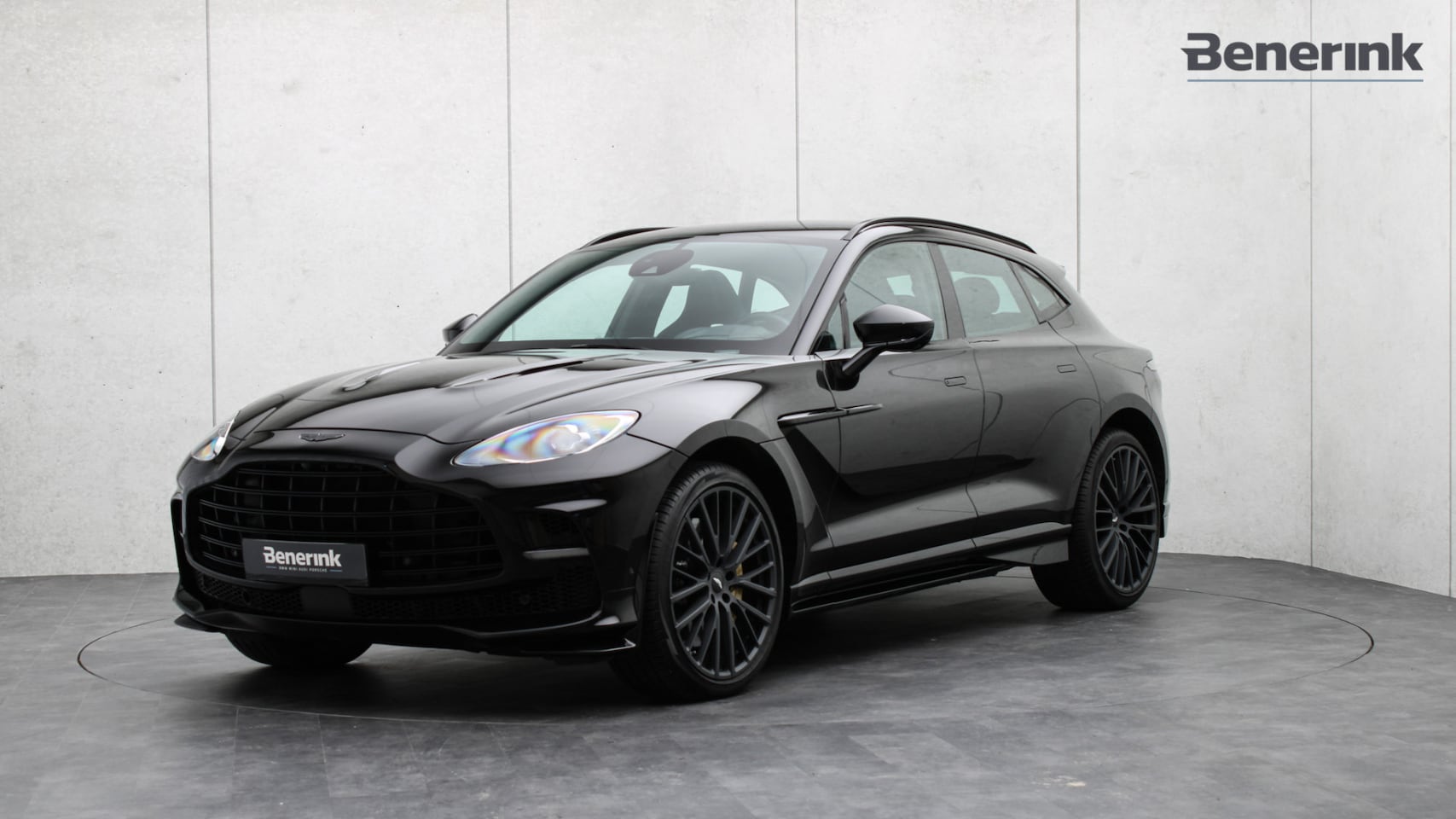 Aston Martin DBX - 4.0 V8 707 | Carbon | Stoelventilatie | Trekhaak | Sportuitlaat | Panoramadak - AutoWereld.nl