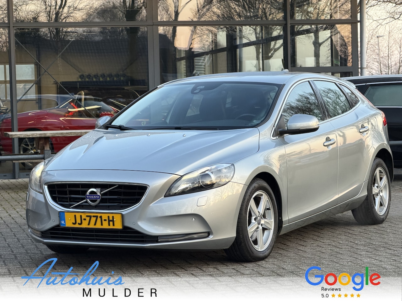 Volvo V40 - 2.0 T2 Momentum Xenon/Clima/Navigatie/Stoelverwarming/PDC - AutoWereld.nl