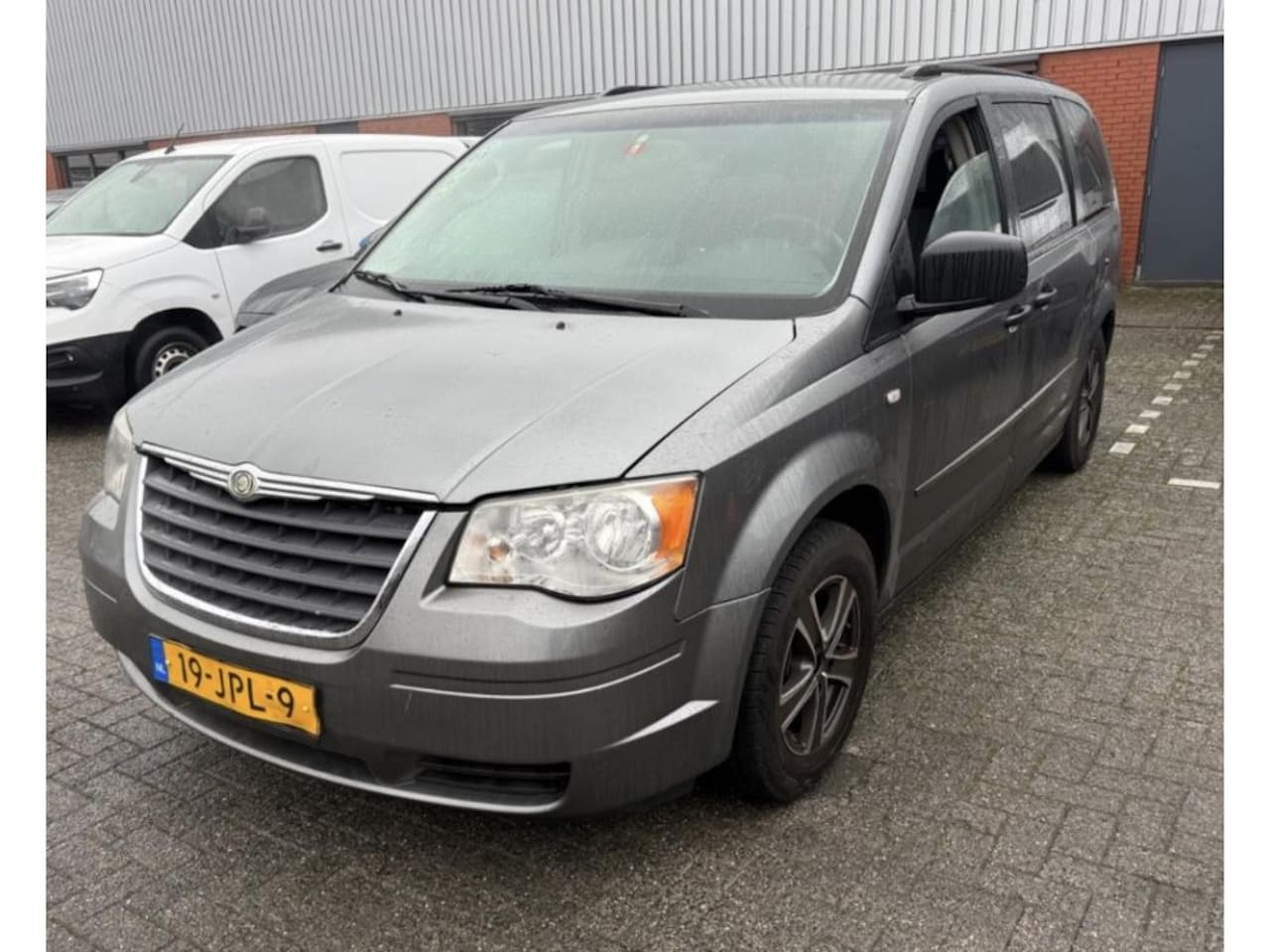 Chrysler Grand Voyager - 3.8 V6 LX | 7 Pers. | AUTOMAAT | MET WERK!! - AutoWereld.nl