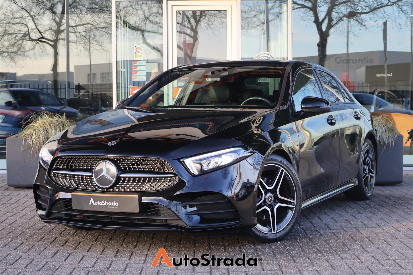 Mercedes-Benz A-klasse - Limousine A 180 AMG-Line | LED | Sfeer | Stoelverwarming | Cruise | Climate | Camera - AutoWereld.nl