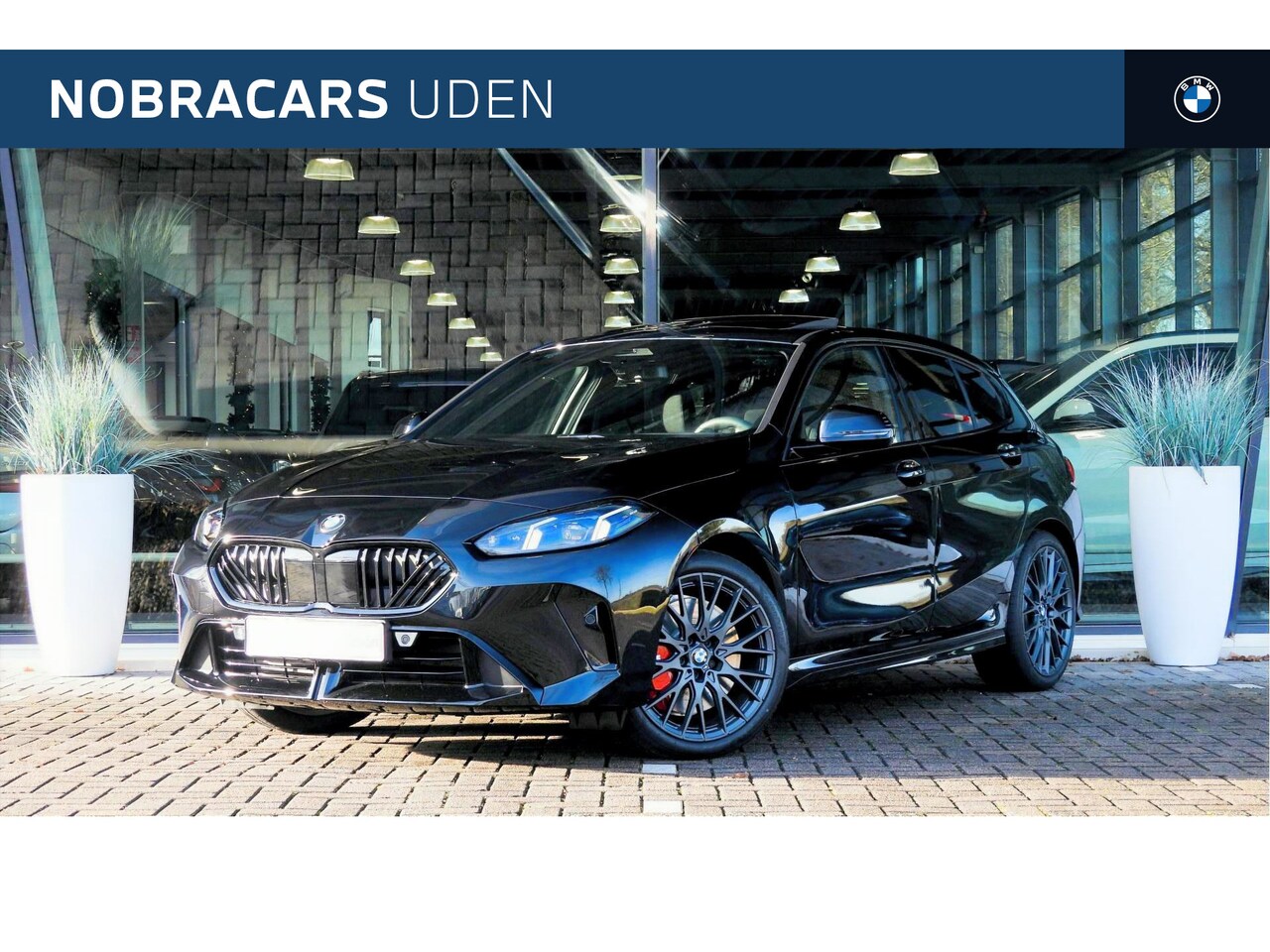 BMW 1-serie - 120 M Sport Automaat / Panoramadak / Sportstoelen / Achteruitrijcamera / M Adaptief onders - AutoWereld.nl