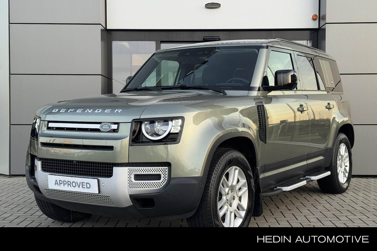 Land Rover Defender 110 - 2.0 P400e SE l Elektr. Trekhaak l Treeplanken l Schuifdak | 2 jaar garantie | Cold Climate - AutoWereld.nl