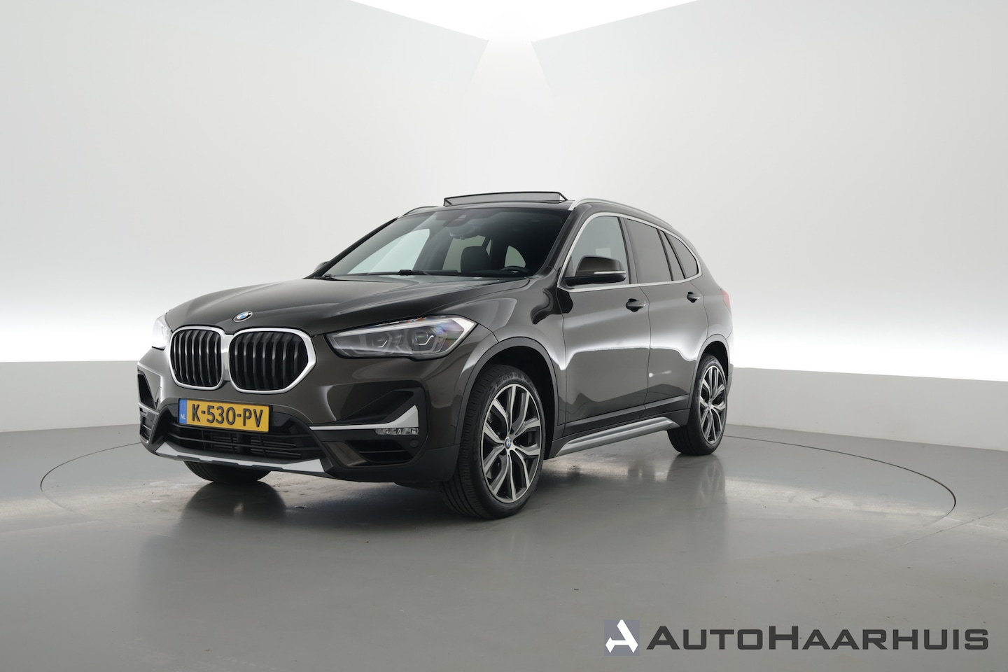 BMW X1 - sDrive20i High Executive | S/K-dak | trekgewicht 1800KG | Afn. Trekhaak | Leder | Camera | - AutoWereld.nl