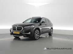 BMW X1 - sDrive20i High Executive | S/K-dak | trekgewicht 1800KG | Afn. Trekhaak | Leder | Camera |