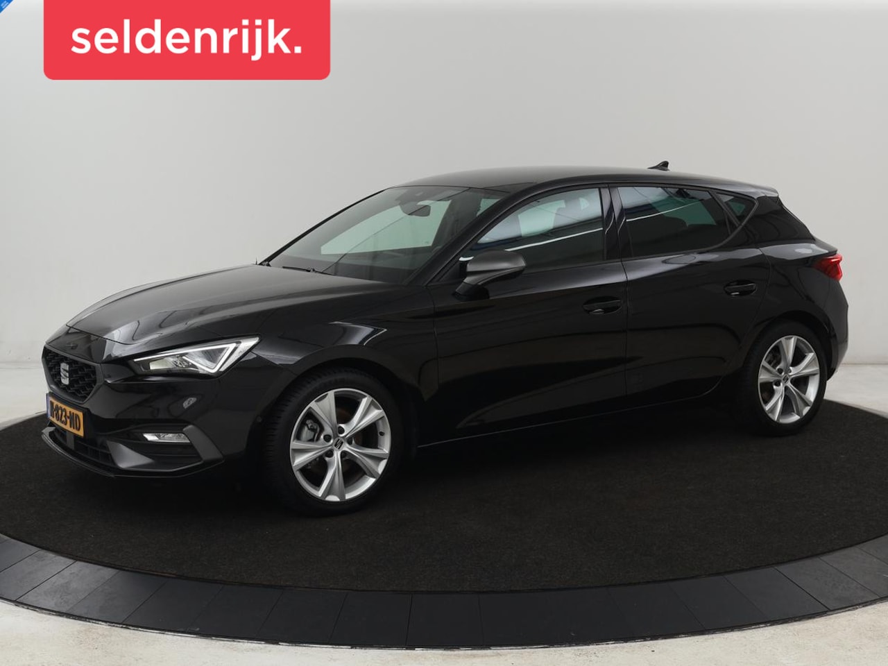 SEAT Leon - 1.0 eTSI FR Intens | Stoelverwarming | Adaptie cruise | Carplay | Keyless | Camera | Sfeer - AutoWereld.nl