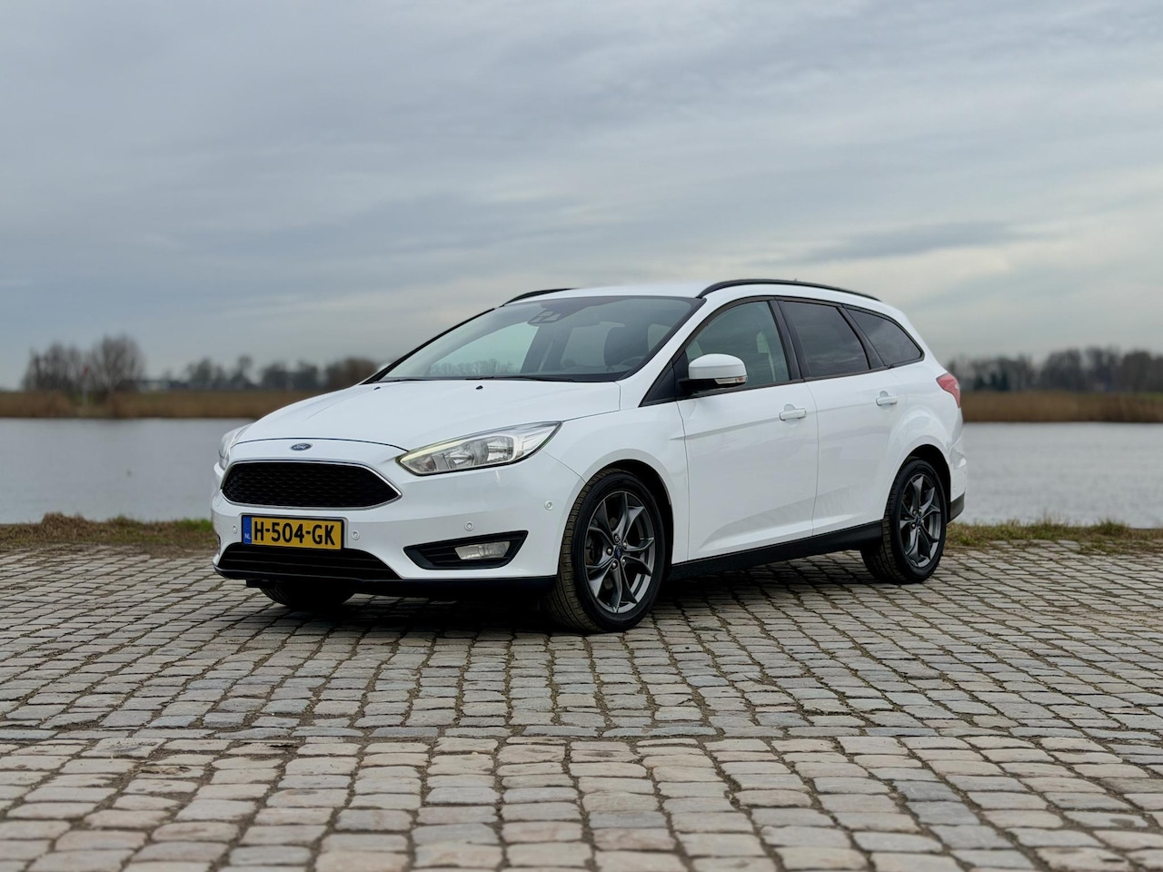Ford Focus Wagon - 1.5 Titanium|17"LM|Stoel/Stuur Verwarming - AutoWereld.nl