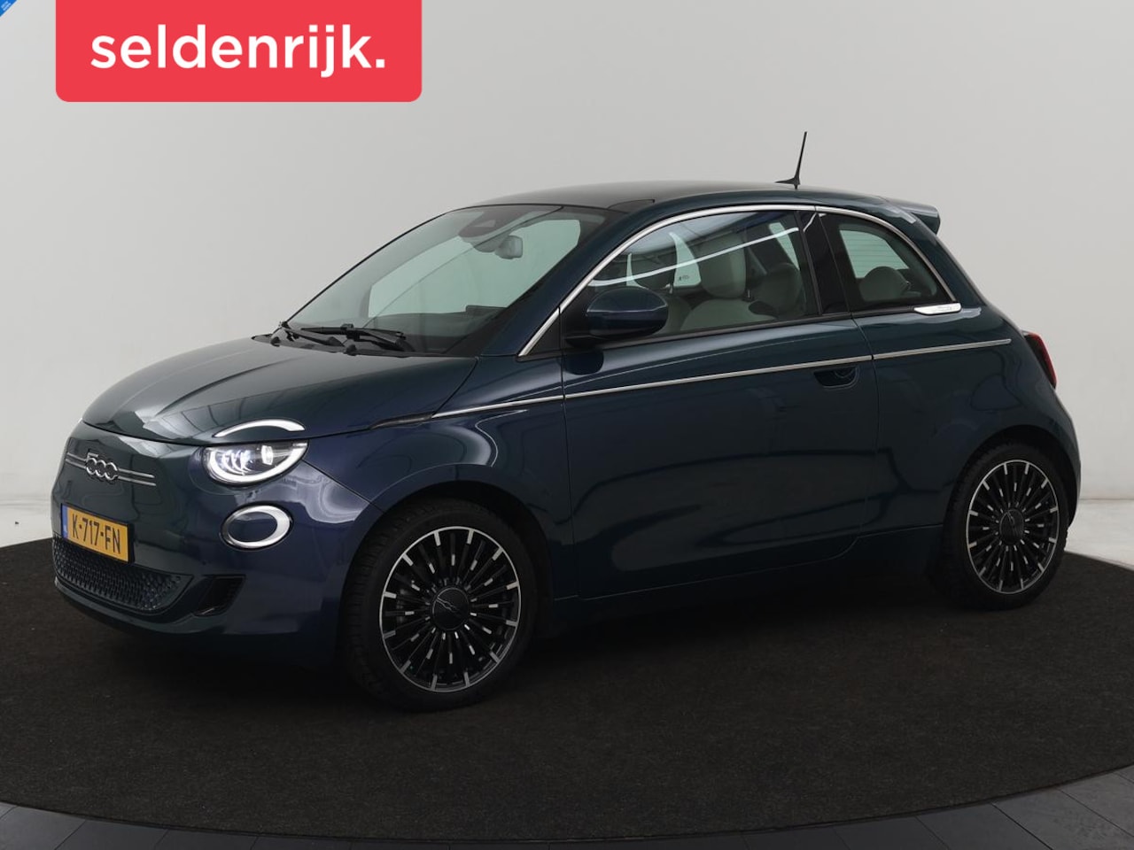 Fiat 500 - La Prima 42 kWh | Panoramadak | Adaptive cruise | Leder | Camera | Keyless | Carplay | Par - AutoWereld.nl