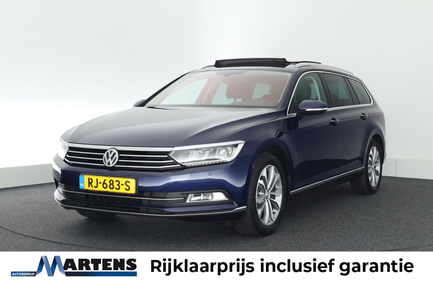 Volkswagen Passat Variant - 1.4 TSI 150pk DSG Highline Panoramadak Stoelverwarming Navigatie Virtual Cockpit Stoelverw - AutoWereld.nl