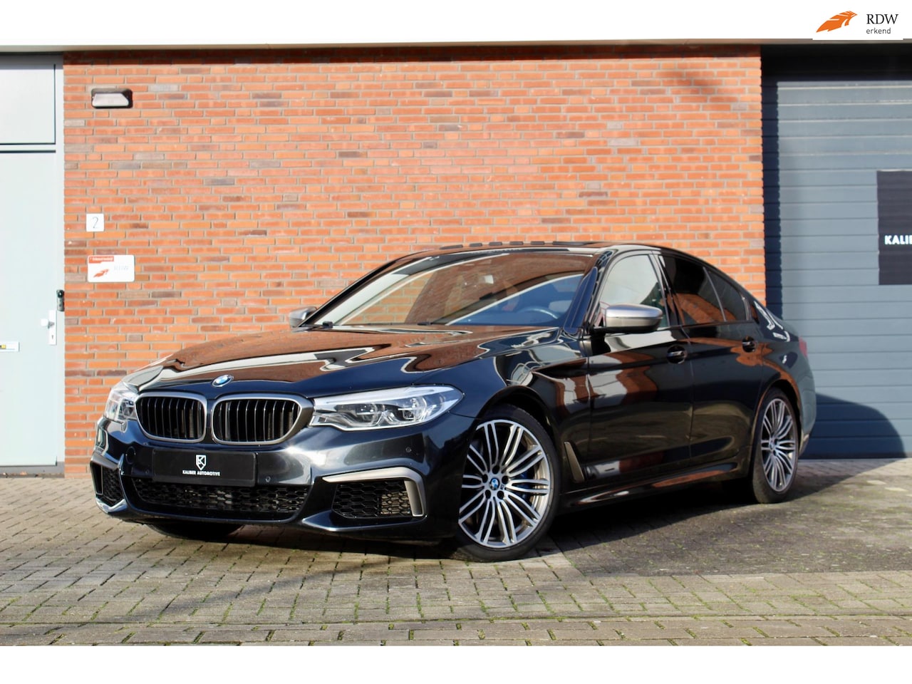 BMW 5-serie - M550i xDrive High Executive 4.4 V8 | PANO H-K - AutoWereld.nl