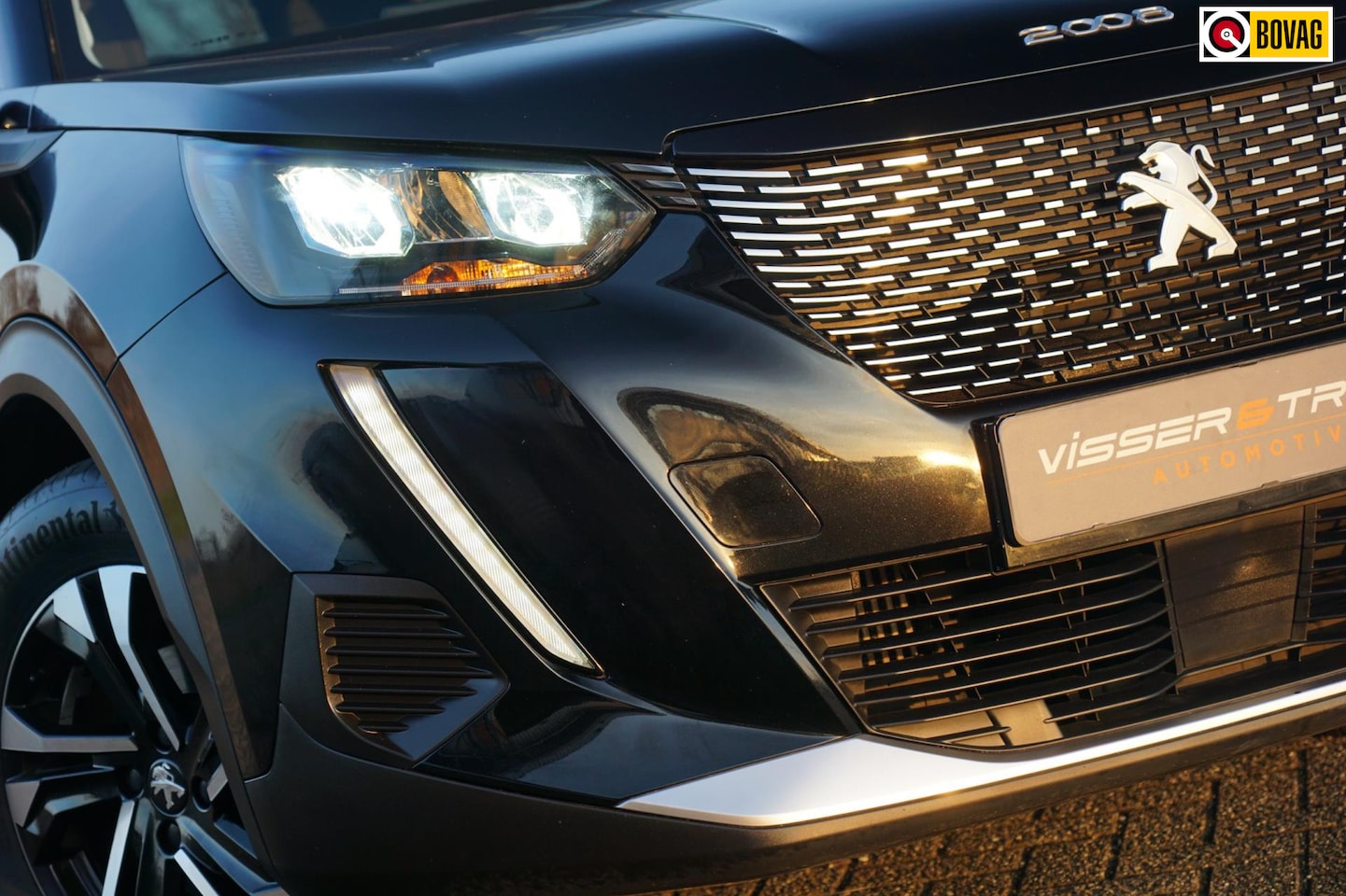 Peugeot 2008 - 1.2 PureTech Allure | Noir Perla Nera | AppleCarplay/Camera/LED/Navi/Half-leder - Chique! - AutoWereld.nl