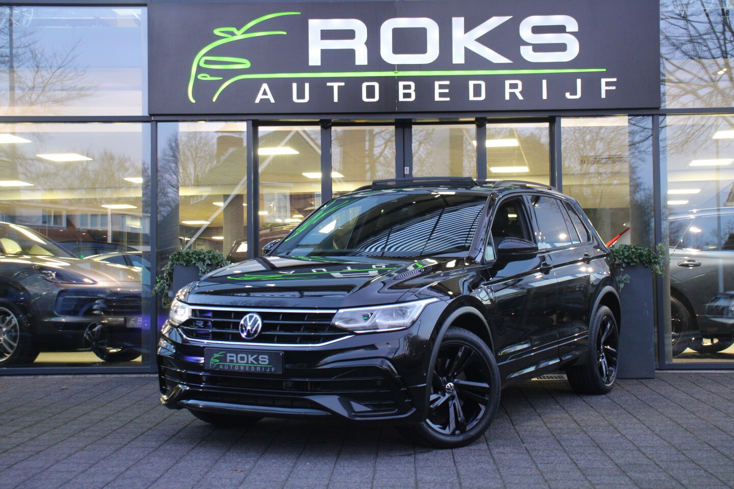 Volkswagen Tiguan - 1.4 TSI eHybrid R-Line Business+ Navi/Camera/Keyless/Virtual/IQ/Led/Sfeerverlichting/Panor - AutoWereld.nl