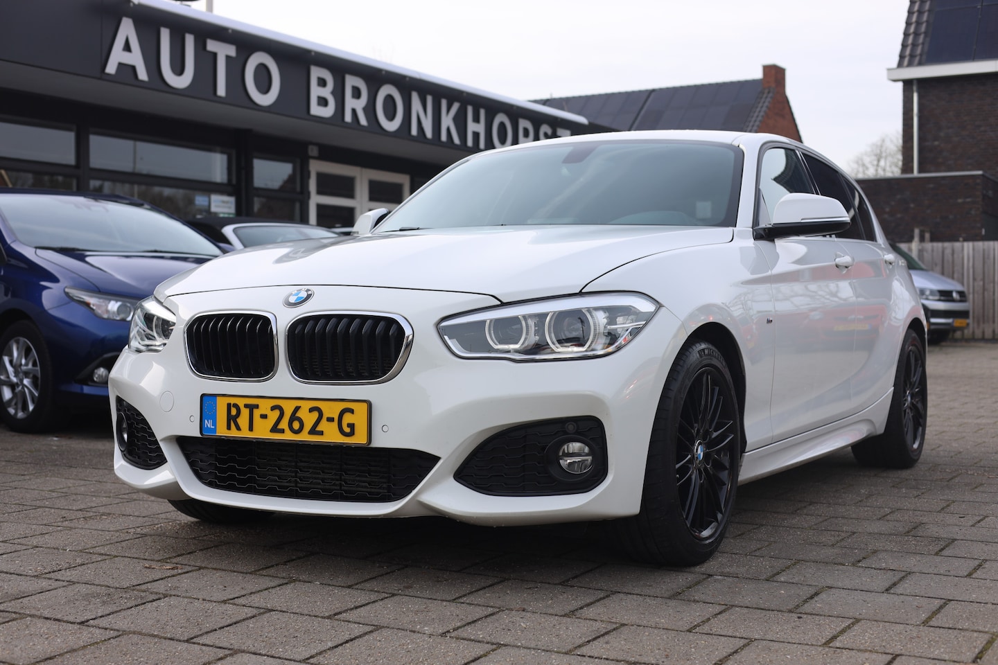 BMW 1-serie - 116D M-SPORT AUTOMAAT | NAVI | TREKHAAK | NAP - AutoWereld.nl