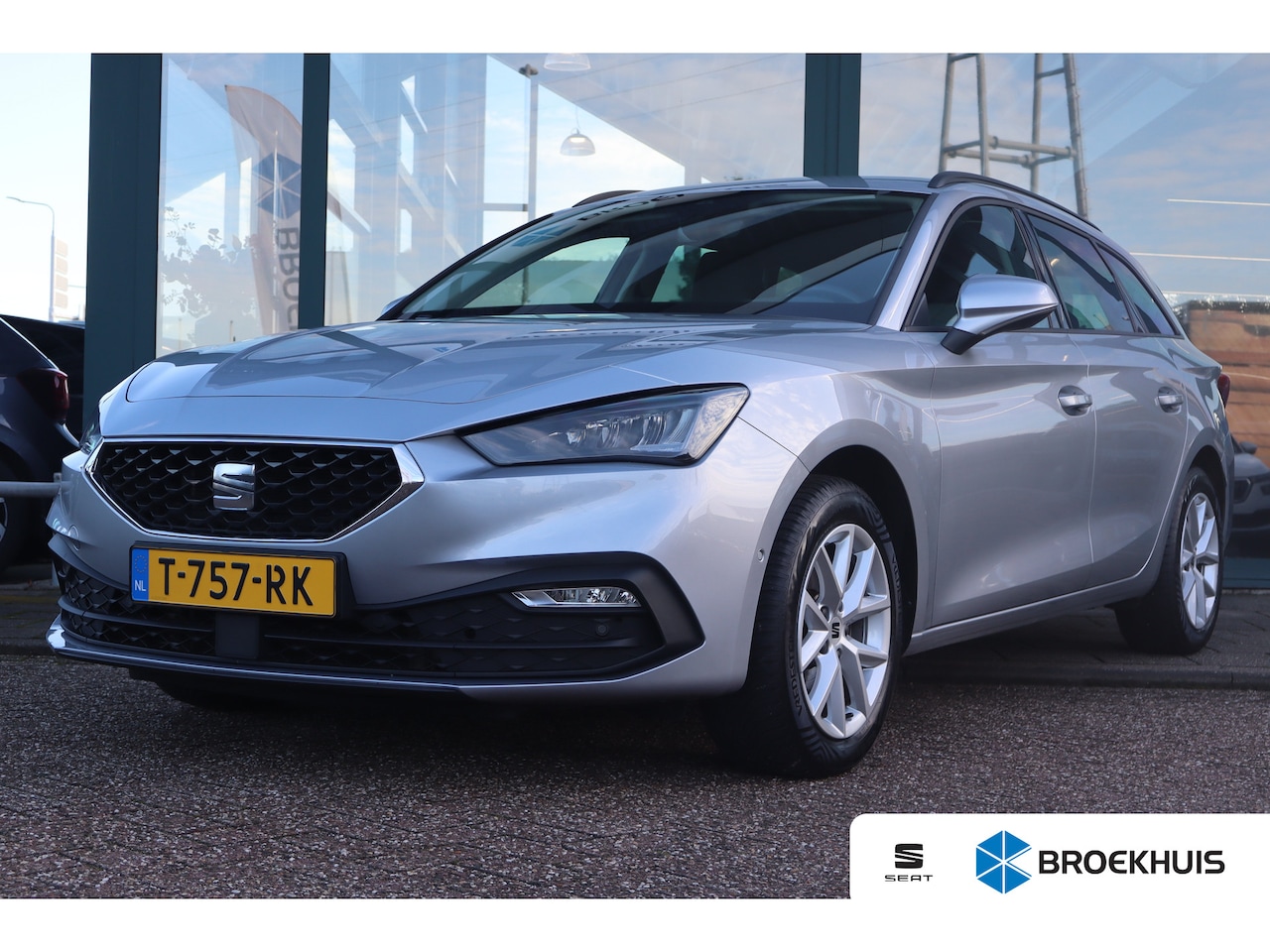 SEAT Leon Sportstourer - 1.0 eTSI Style Business Intense 110PK | Achteruitrijcamera | Cruise control adaptief | Key - AutoWereld.nl