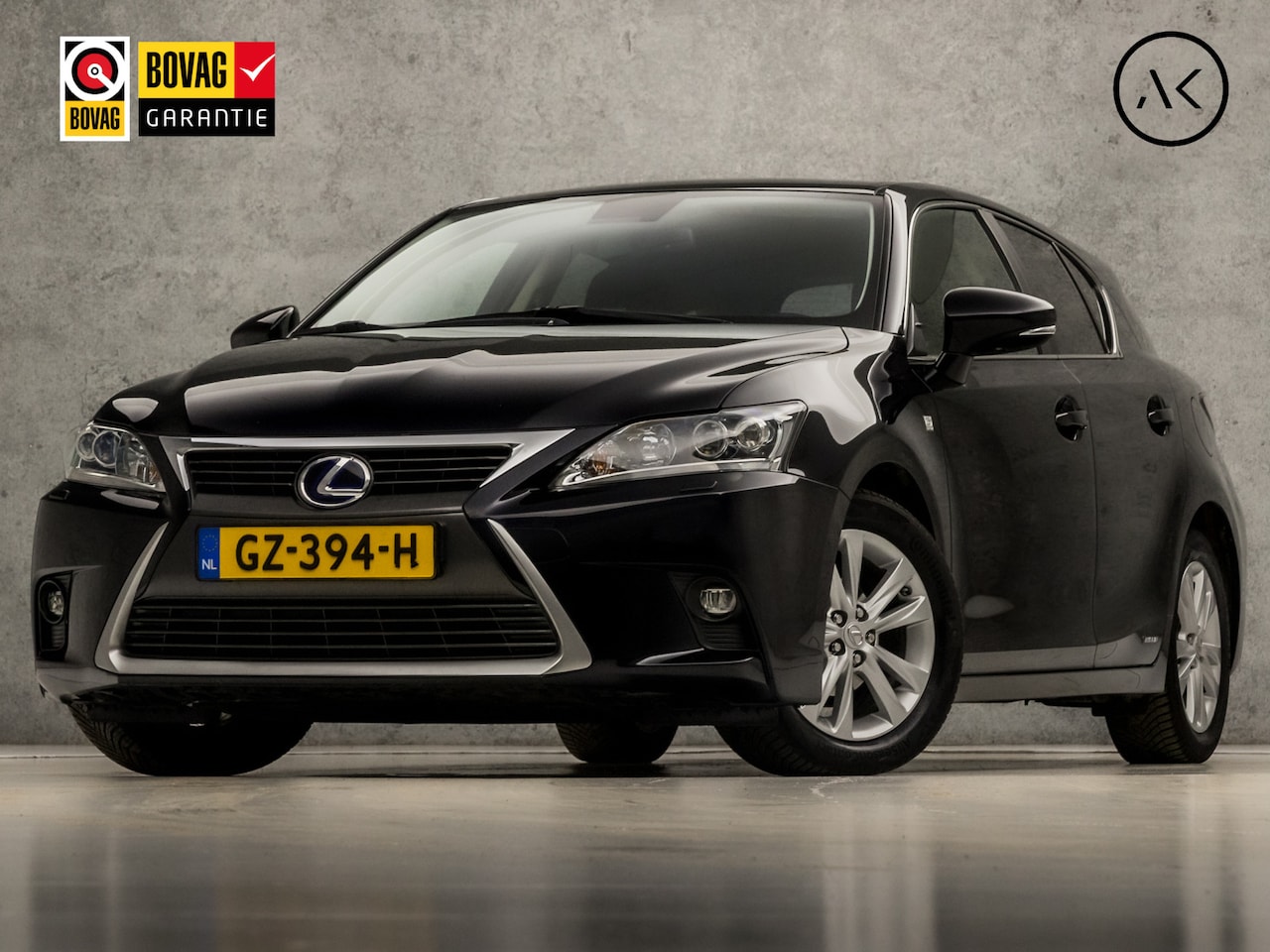 Lexus CT 200h - 25th Edition Automaat (NAVIGATIE, CLIMATE, ALCANTARA, CAMERA, GETINT GLAS, STOELVERWARMING - AutoWereld.nl