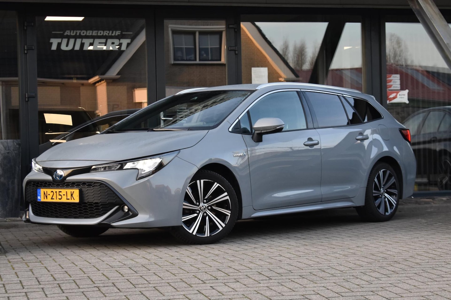 Toyota Corolla Touring Sports - 1.8 Hybrid Dynamic | CAMERA | STOELVERWARMING | APPLE CARPLAY | ANDROID AUTO | NAP | ADAPT - AutoWereld.nl