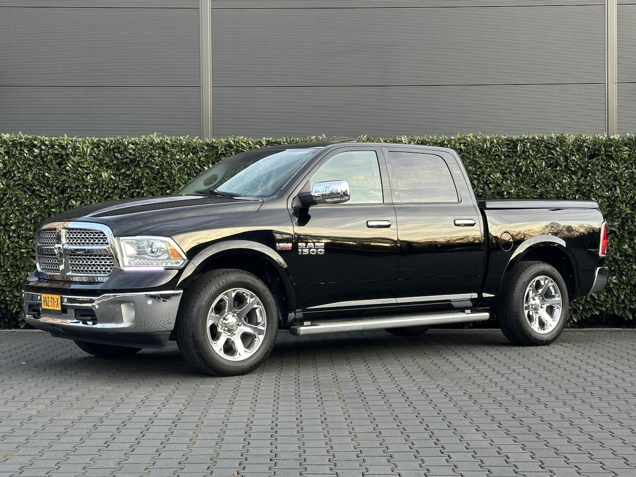 Dodge Ram 1500 - 4X4 5.7 V8 4x4 Quad Cab 6'4, LARAMIE, PANORAMADAK, ALPINE SOUND, LEDER, NAVI, CRUISE, KEYL - AutoWereld.nl