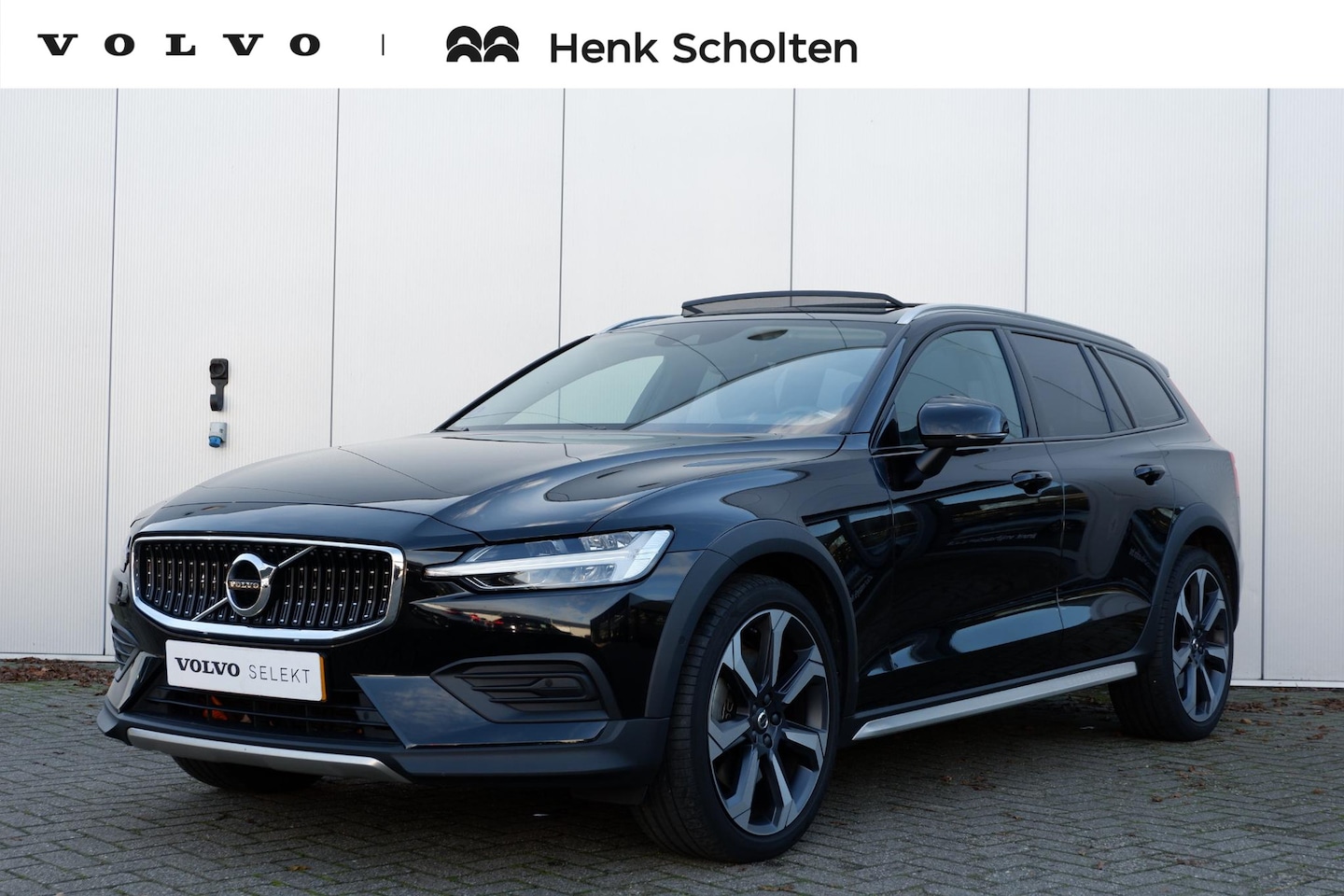 Volvo V60 Cross Country - B5 Automaat AWD Pro |Semi electrische Trekhaak|Standkachel, Stoelverwarming voor, Stuurwie - AutoWereld.nl