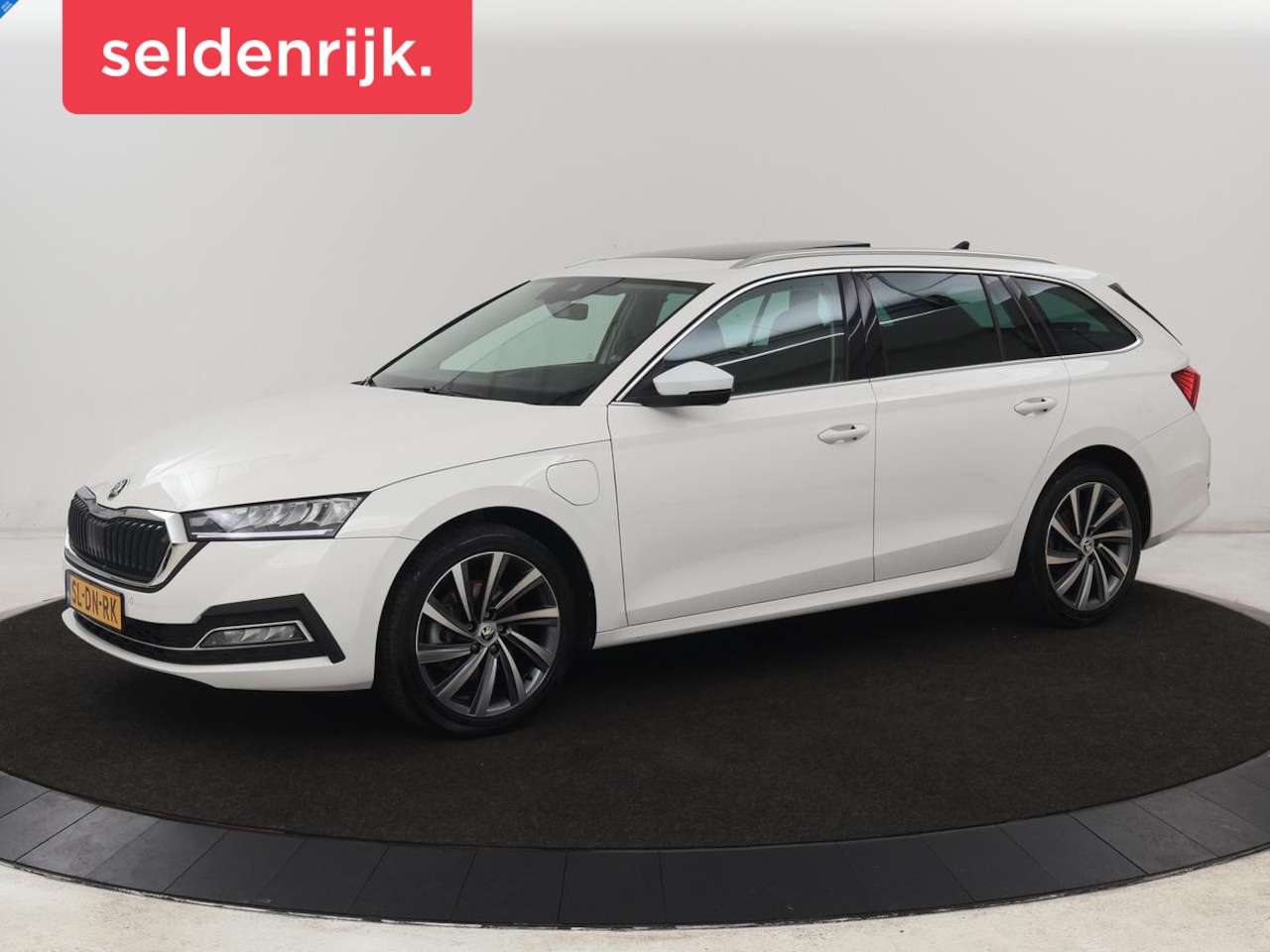 Skoda Octavia - 1.4 TSI iV PHEV Business Edition Plus | Panoramadak | Head-Up | Achterbankverwarming | Cam - AutoWereld.nl
