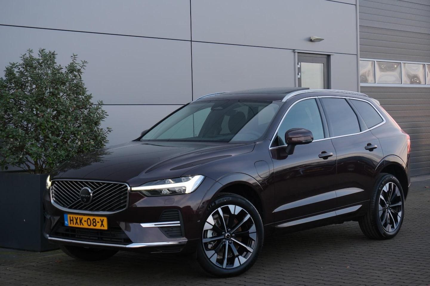 Volvo XC60 - 2.0 T6 Plug-in hybrid AWD Ultra Dark | 20'' Lichtmetalen velgen | Harmann Kardon | Panoram - AutoWereld.nl