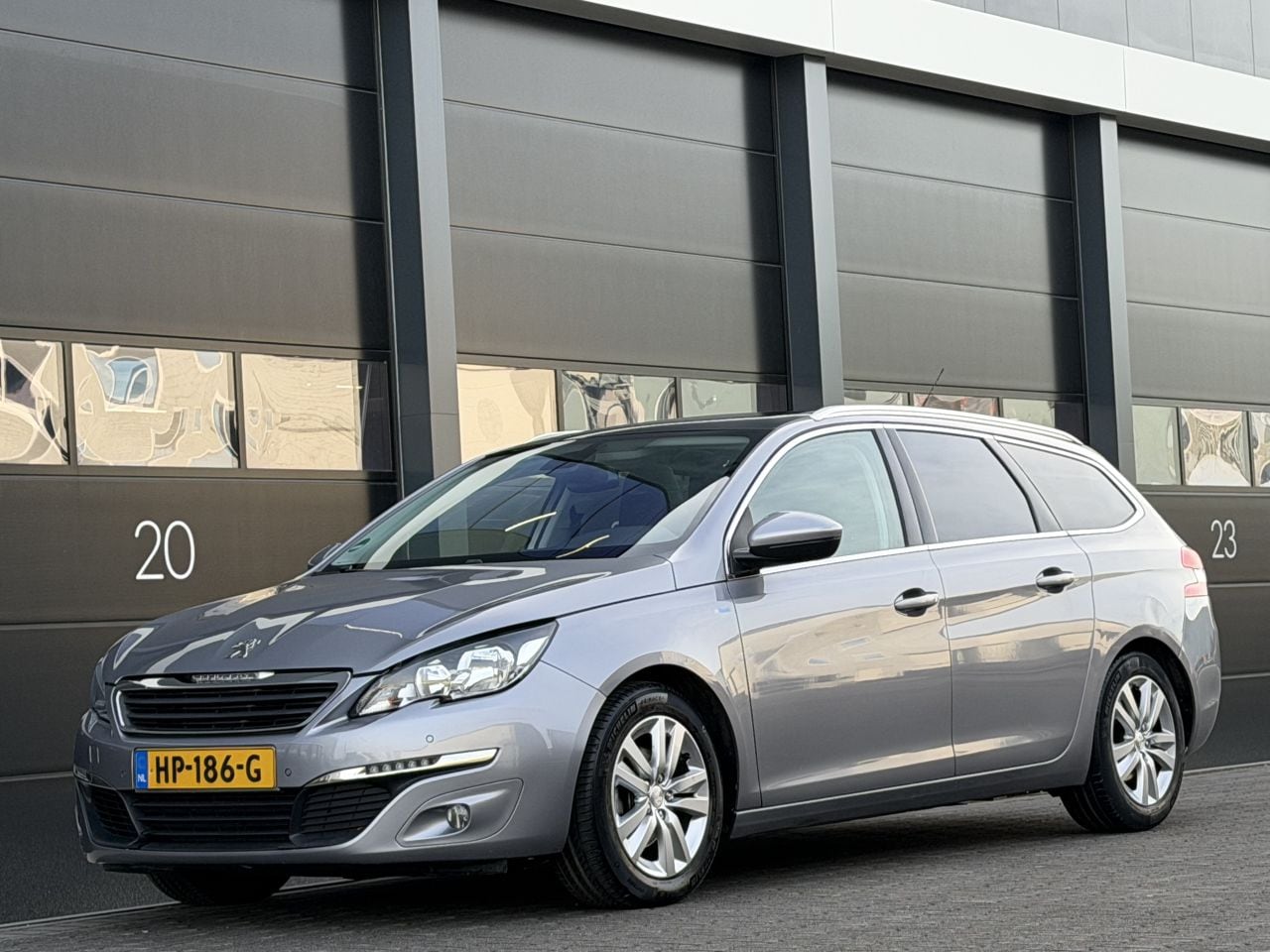 Peugeot 308 - 1.6 BlueHDI Leer Panorama EURO-6 - AutoWereld.nl