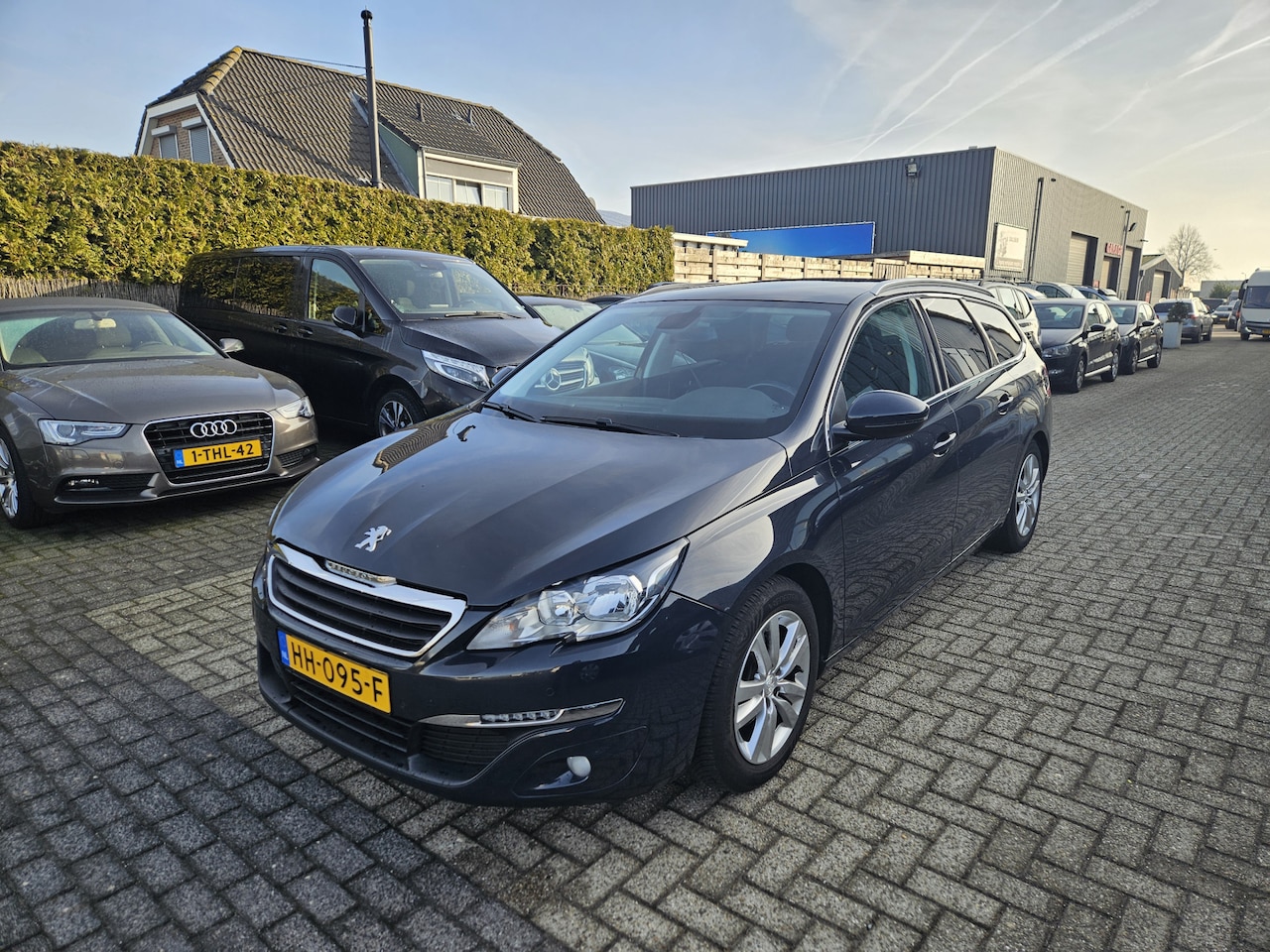 Peugeot 308 SW - 1.2 PureTech Blue Lease Executive 1.2 PureTech Blue Lease Executive - AutoWereld.nl