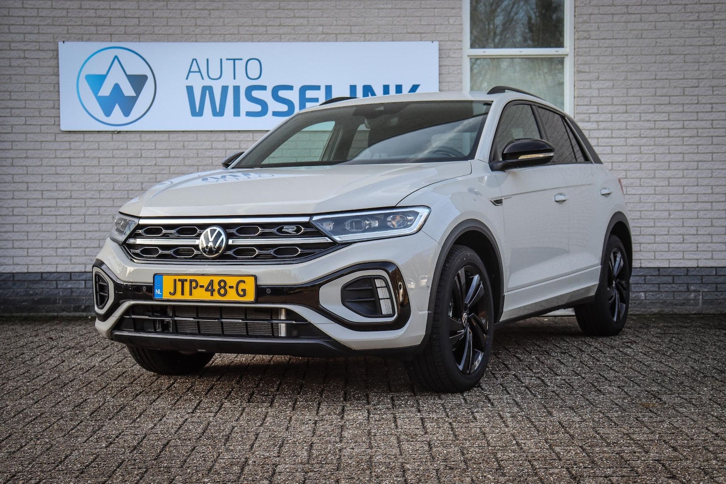 Volkswagen T-Roc - 1.5 TSI R-Line Virtual/Keyless/Camera/IQ-Light/Stuur-stoelverw - AutoWereld.nl