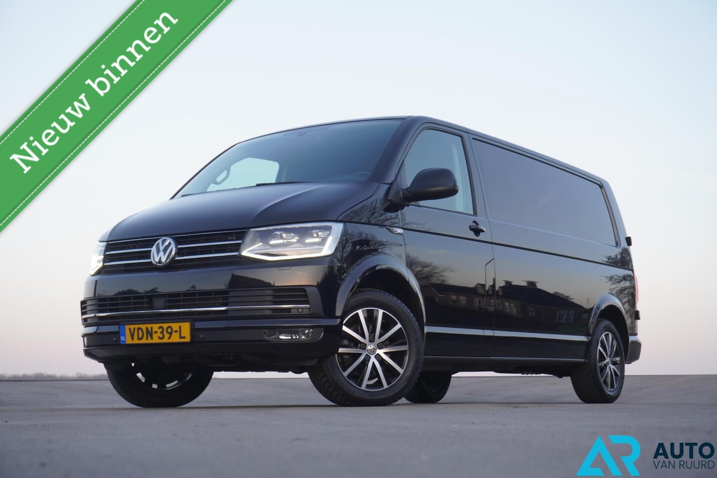 Volkswagen Transporter - 2.0 TDI L2H1 * Automaat * LED * LUXE - AutoWereld.nl