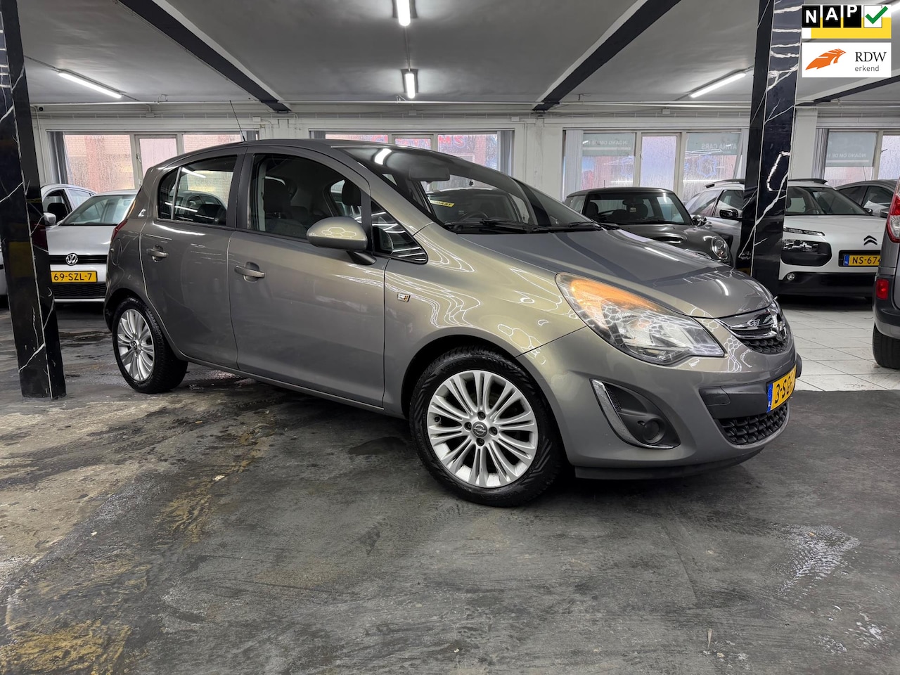 Opel Corsa - 1.4-16V Cosmo vol Automaat | Navi | camera - AutoWereld.nl
