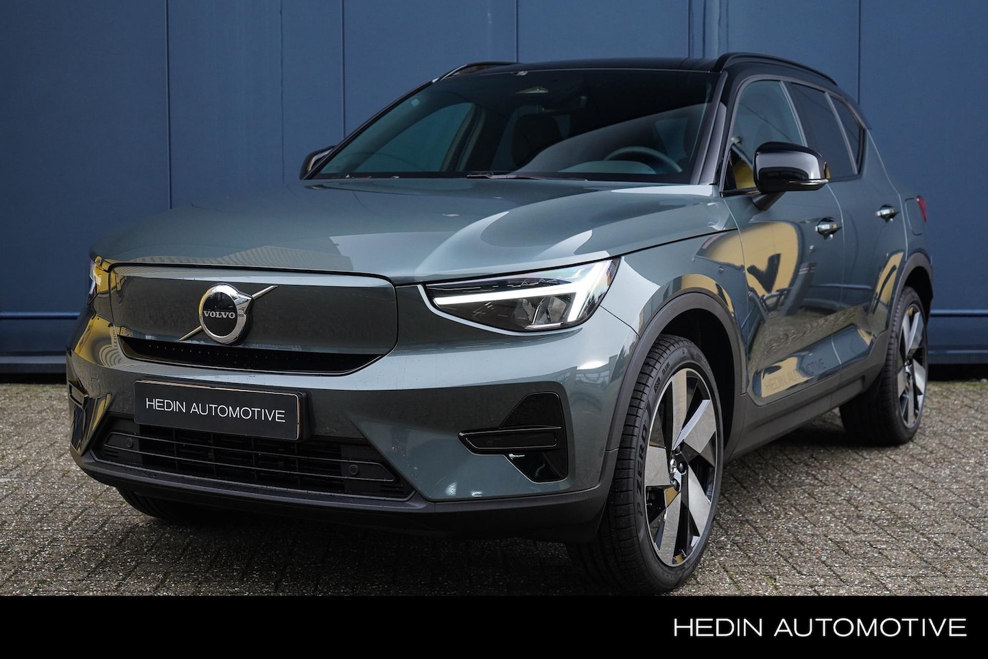 Volvo EX40 - Single Motor Extended Range Plus | 17% bijtelling | 20 inch velgen | Harman/ Kardon audio - AutoWereld.nl