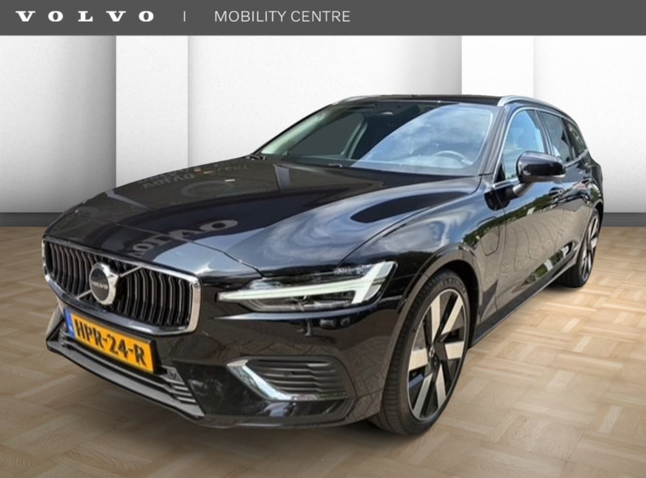 Volvo V60 - T6 AWD Essential | DEMO | Parkeercamera | Verwarmbare stoele - AutoWereld.nl
