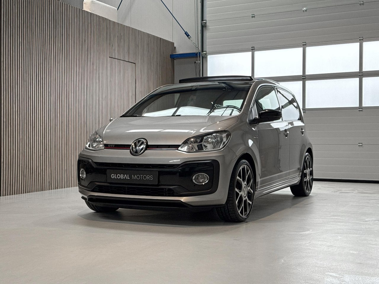 Volkswagen Up! - GTI 1.0 TSI GTI 116 PK - PANORAMADAK - CLIMATRONIC - STOELVERWARMING - PARKEERCAMERA - AutoWereld.nl