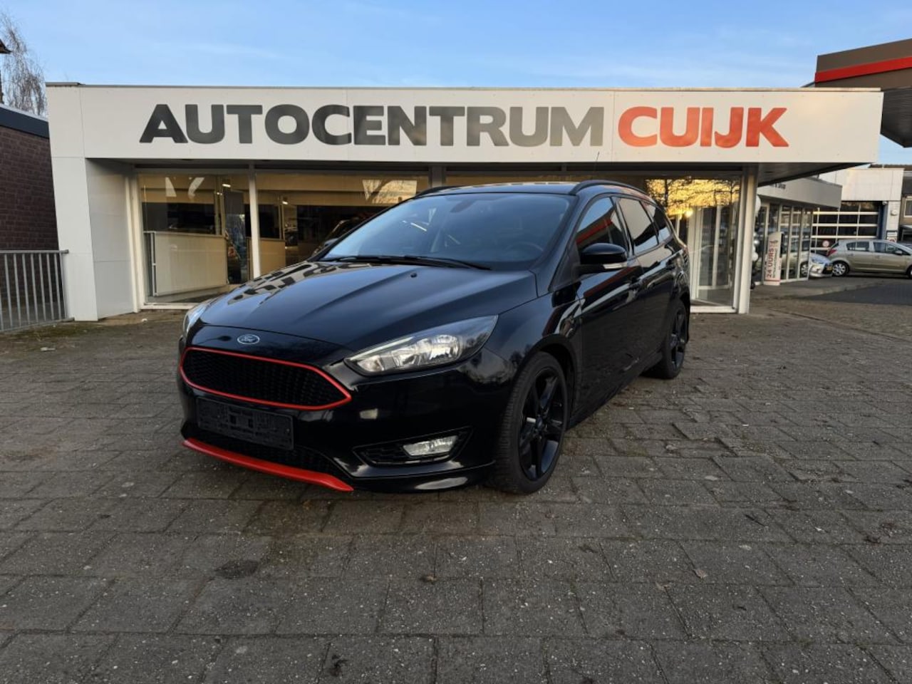 Ford Focus Wagon - 1.5 Titanium Edition ST Line - AutoWereld.nl