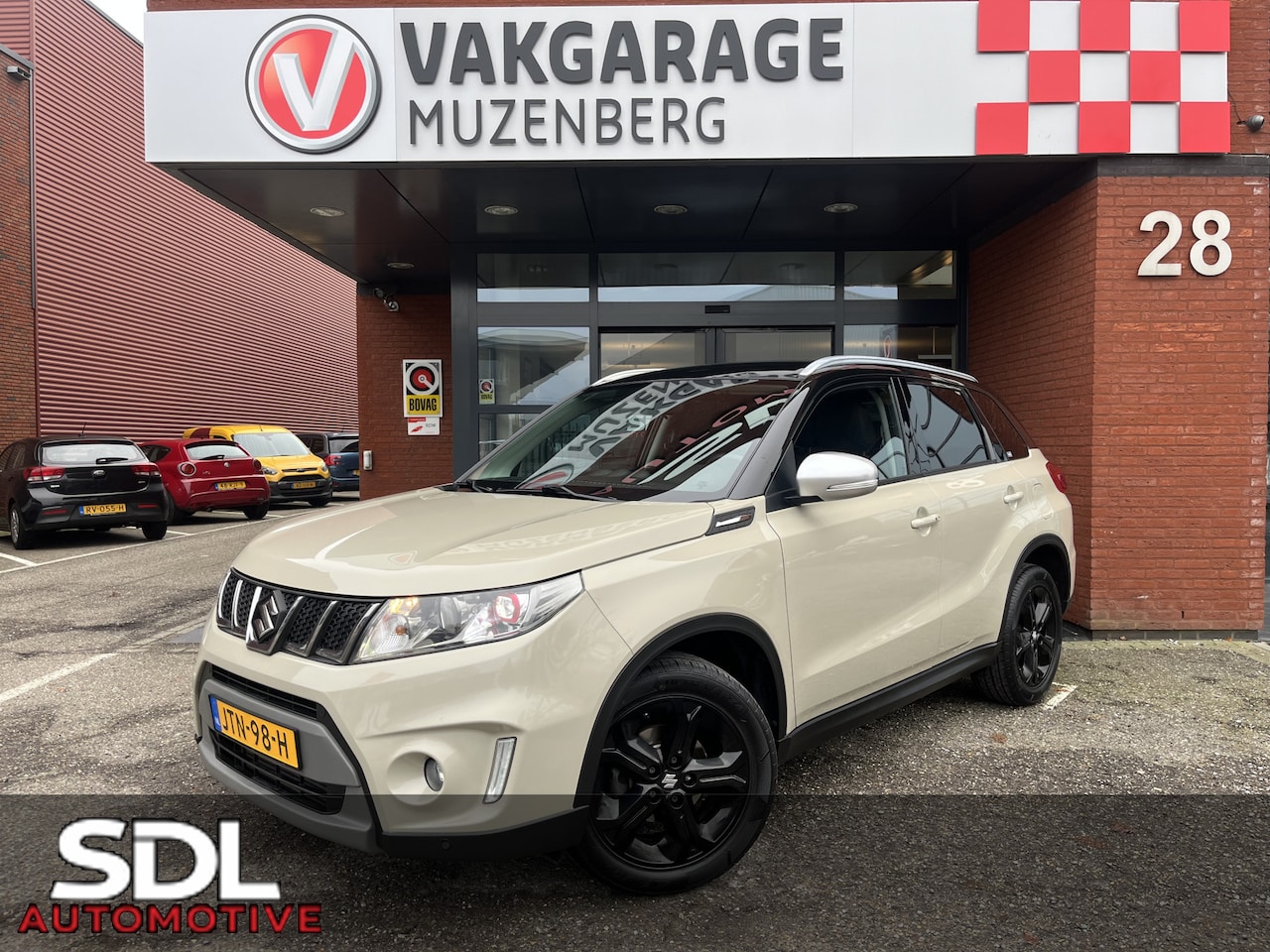 Suzuki Vitara - 1.4 Boosterjet Stijl // LED // NAVI + CARPLAY // CAMERA // PDC V+A // KEYLESS // ADAPTIV. - AutoWereld.nl