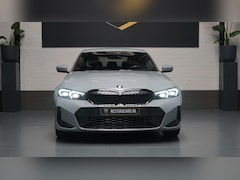 BMW 3-serie - 318i M-Sport AUTOMAAT-ALCANTARA-CARPLAY-CRUISE-DAB-LED-NAVIGATIE-SHADOW LINE