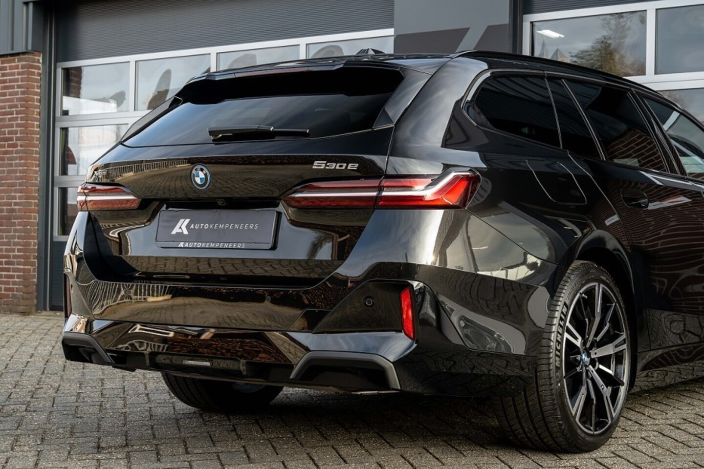 BMW 5-serie Touring - 530e xDrive M Sport | Harman/Kardon | Trekhaak | Camera | Driving Ass. Plus | Leder | 20 I - AutoWereld.nl