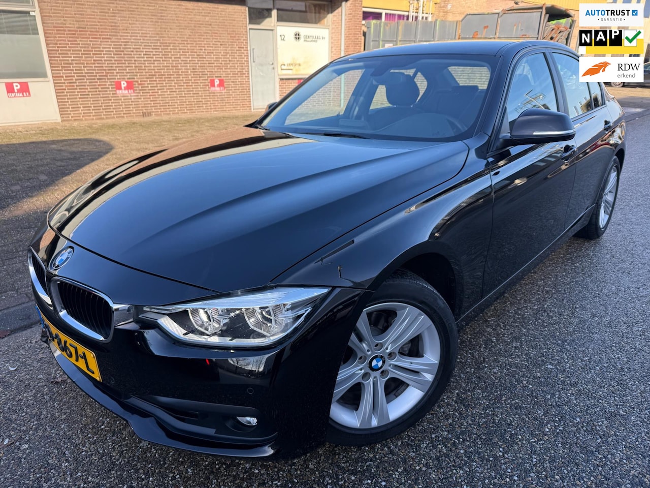 BMW 3-serie - 318i 2017 HIGH EXECUTIVE AUTOMAAT NAP NAVI LUXE ZEER NETJES - AutoWereld.nl
