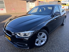 BMW 3-serie - 318i 2017 HIGH EXECUTIVE AUTOMAAT NAP NAVI LUXE ZEER NETJES