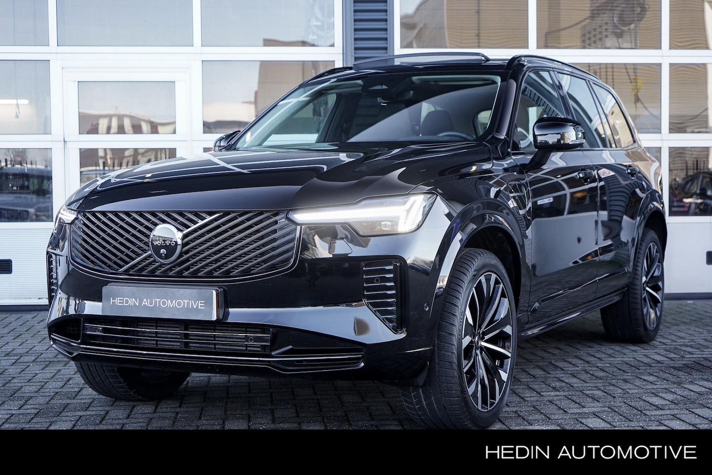 Volvo XC90 - 2.0 T8 Plug-in hybrid AWD Ultra Dark | Luchtvering | 360 Camera | Trekhaak | Stoel & Stuur - AutoWereld.nl