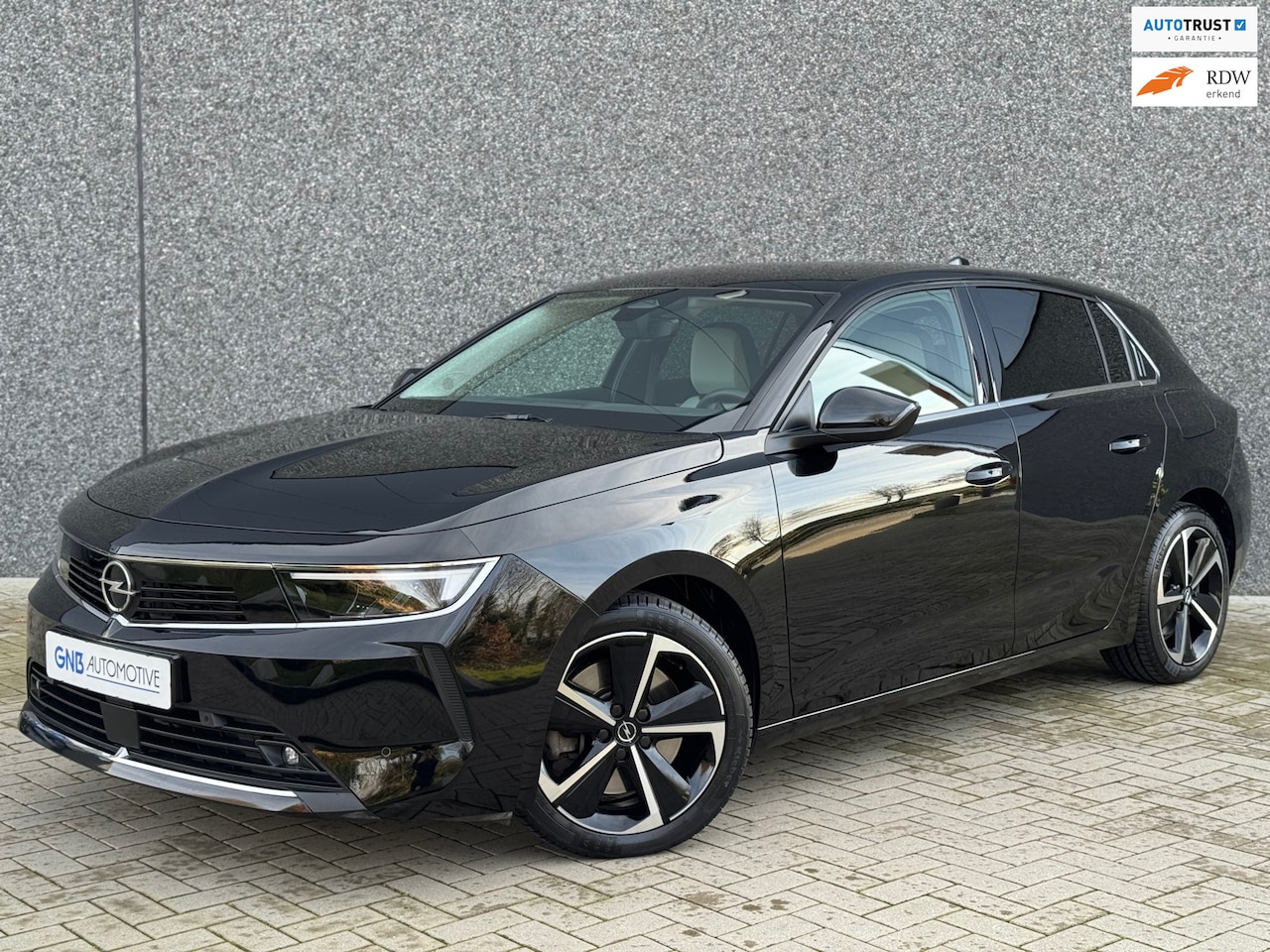 Opel Astra - 1.6 Hybrid Business Elegance | Carplay | Dodehoekassistent | Camera | ACC | Rijstrookassis - AutoWereld.nl