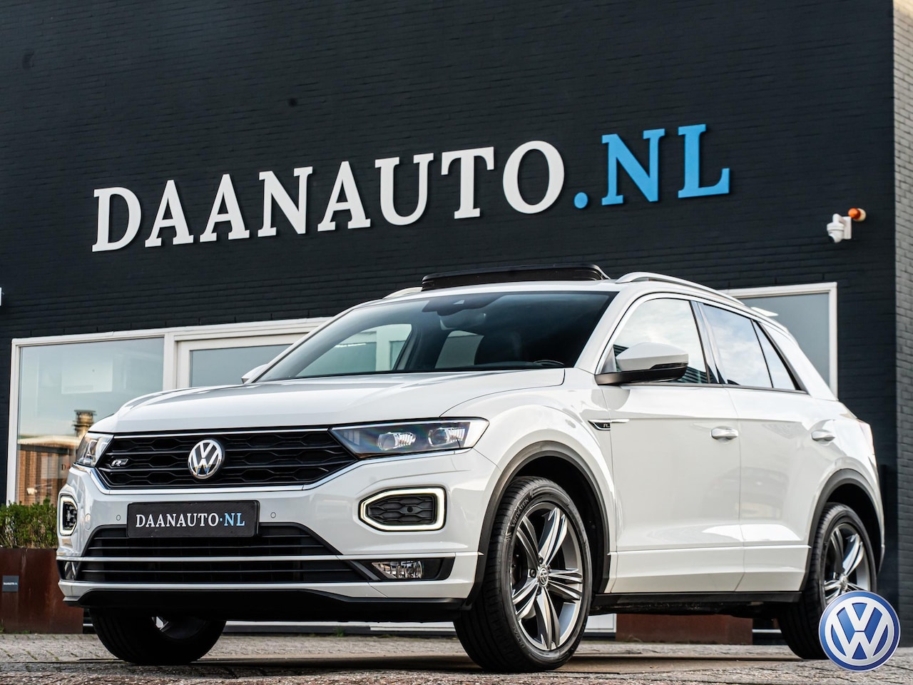 Volkswagen T-Roc - 1.5 TSI Sport 2x R Line Pano VirtCP Beats - AutoWereld.nl