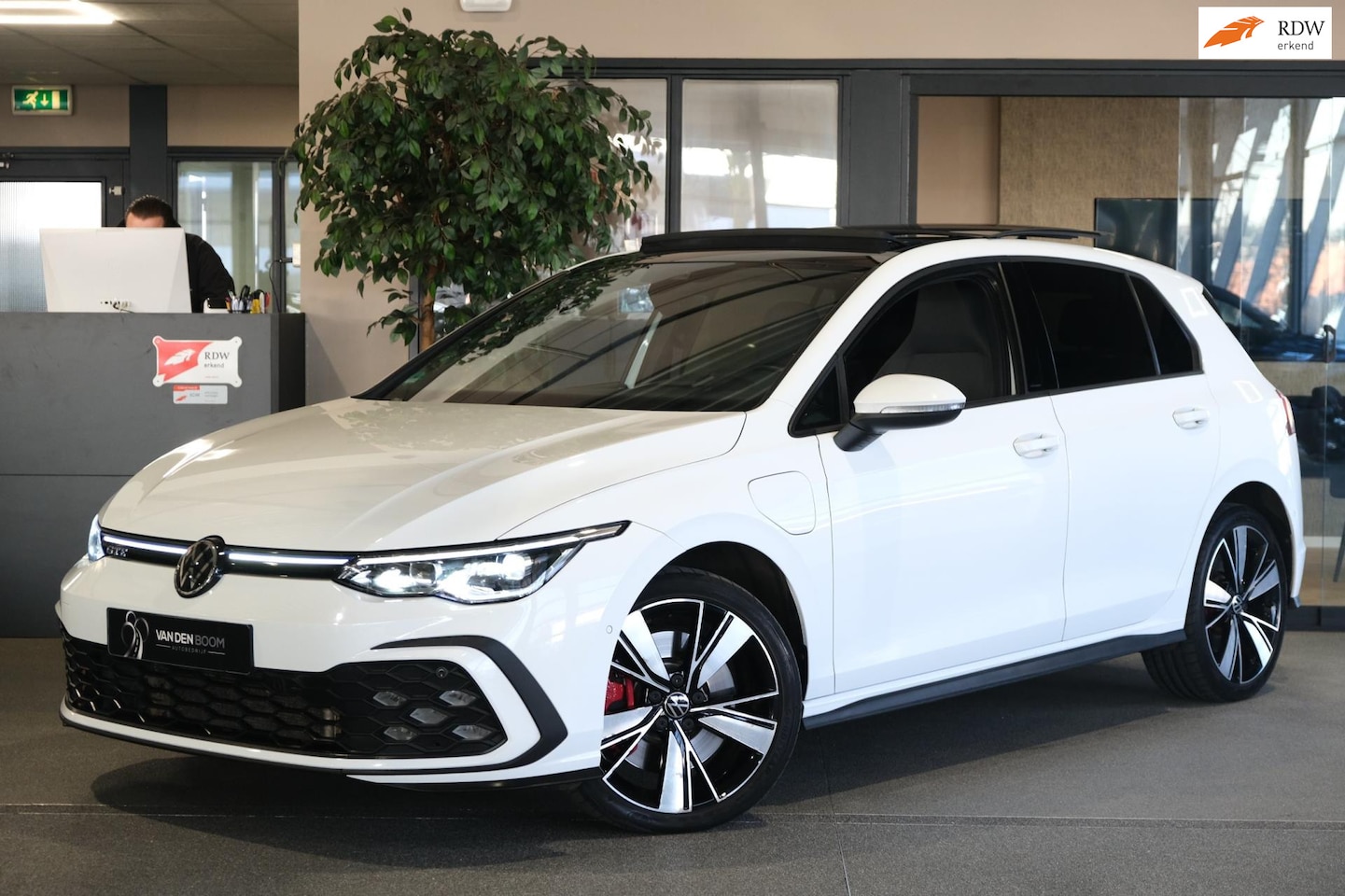 Volkswagen Golf - 8 1.4 eHybrid GTE 245PK Pano Cam ACC Led Mistlamp - AutoWereld.nl