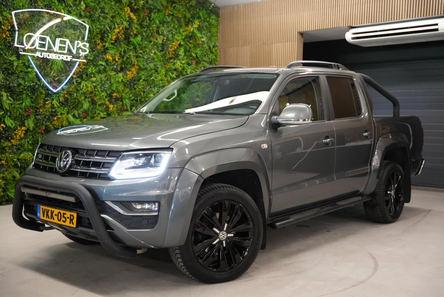 Volkswagen Amarok - 3.0 TDI 4Motion Plus Cab Aventura / Trekhaak / CarPlay / Camera - AutoWereld.nl