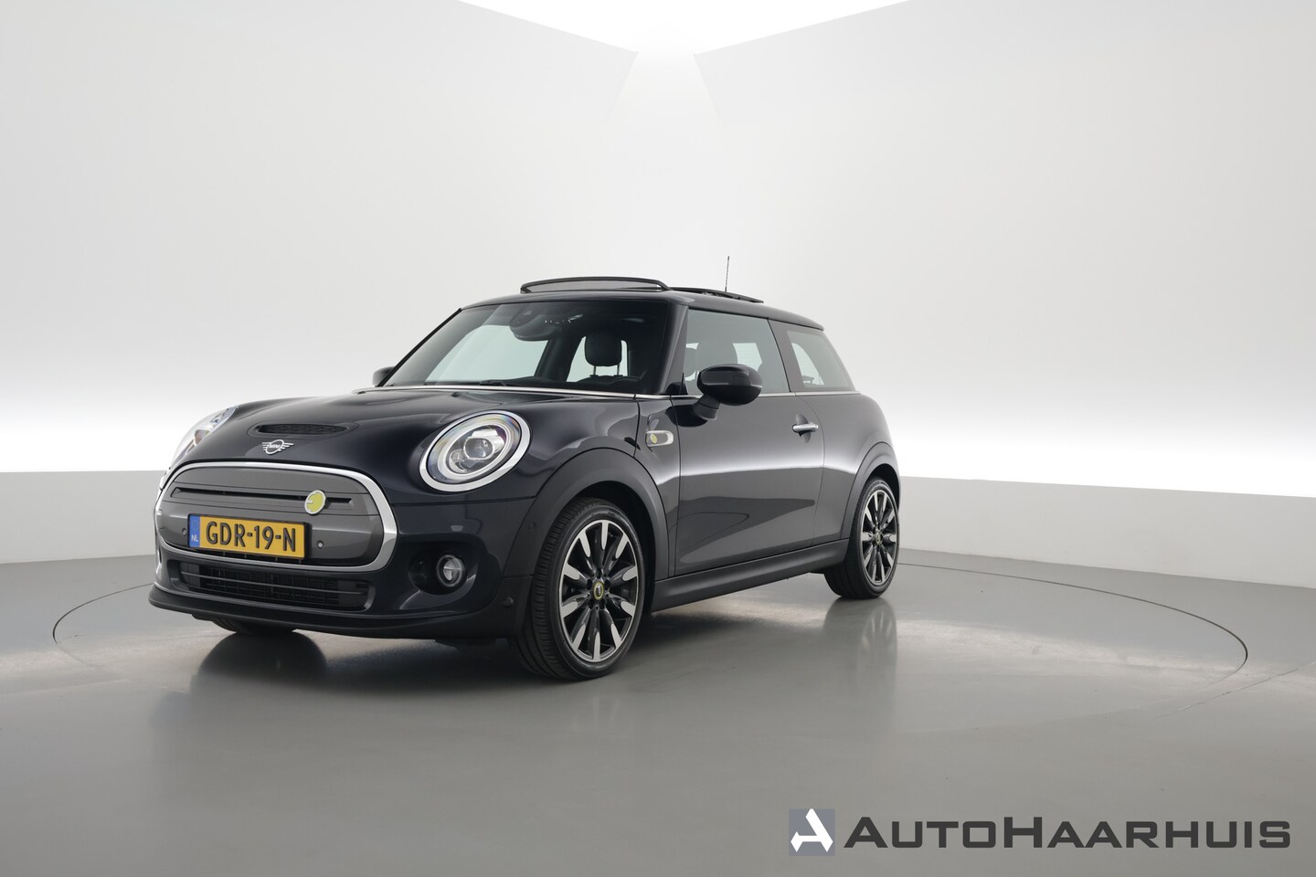 MINI Mini-Electric - Cooper S Yours 33 kWh | S/K-dak | Leder | HUD | Harman/Kardon | Camera+PDC | Stoelverw. | - AutoWereld.nl