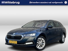 Skoda Octavia Combi - 1.5 e-TSI Business Edition Plus / Pano / Navigatie / Zwenkbare trekhaak / Parkeersensoren